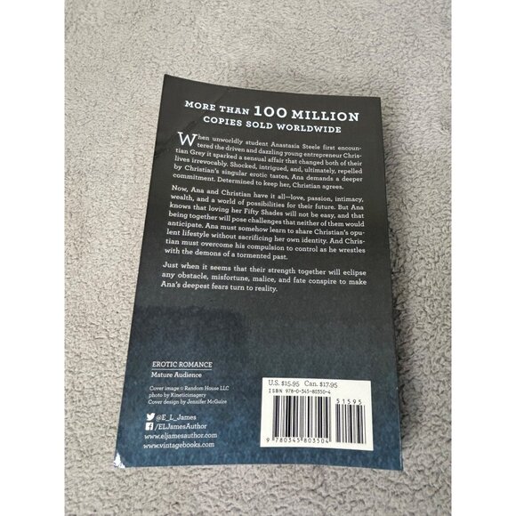 Fifty shades freed by EL James - Picture 2 of 3